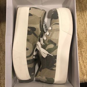 Emmi Steve Madden Platform Sneakers
